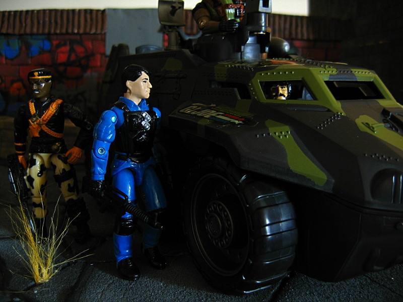 gi joe quick strike valor vs venom 2004 vehicle hasbro bazooka apc